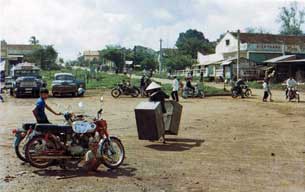 Bến xe chợ mới An Lộc năm 1969. Photo courtesy of  binhlongblog.