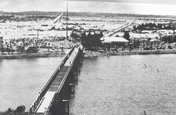 Cầu Hiền Lương năm 1961. Photo courtesy of Wikipedia.
