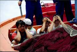 Ngư dn Việt Nam bị Trung Quốc bắt giữ. 