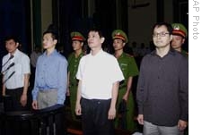 From left to right : Tran Huynh Duy Thuc, Nguyen Tien Trung, Le Thang Long and Le Cong Dinh listen to the verdict at a court in Ho Chi Minh City, Vietnam, 20 Jan 2010