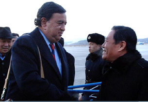 Thống đốc Bill Richardson đến Bnh Nhưỡng. RFA Korean